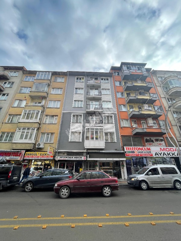 AFYON ÜÇOK EMLAKTAN AMBARYOLU CADDESİNDE SATILIK 3+1 DAİRE