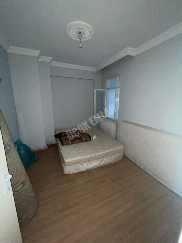 AFYON ÜÇOK EMLAKTAN AMBARYOLU CADDESİNDE SATILIK 3+1 DAİRE