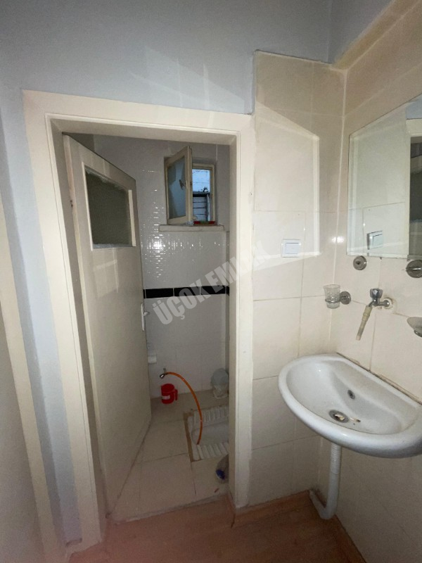 AFYON ÜÇOK EMLAKTAN AMBARYOLU CADDESİNDE SATILIK 3+1 DAİRE