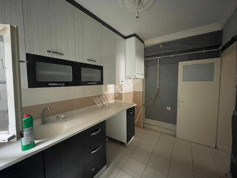 AFYON ÜÇOK EMLAKTAN AMBARYOLU CADDESİNDE SATILIK 3+1 DAİRE