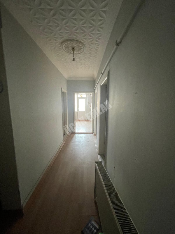 AFYON ÜÇOK EMLAKTAN AMBARYOLU CADDESİNDE SATILIK 3+1 DAİRE