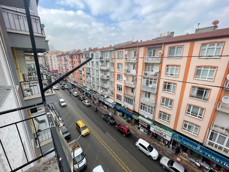 AFYON ÜÇOK EMLAKTAN AMBARYOLU CADDESİNDE SATILIK 3+1 DAİRE