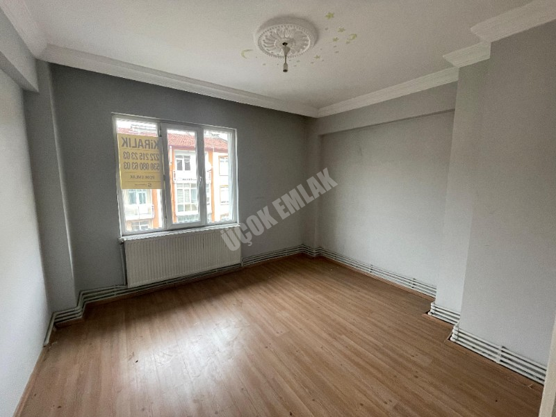 AFYON ÜÇOK EMLAKTAN AMBARYOLU CADDESİNDE SATILIK 3+1 DAİRE
