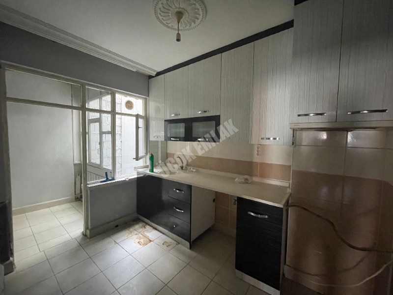 AFYON ÜÇOK EMLAKTAN AMBARYOLU CADDESİNDE SATILIK 3+1 DAİRE