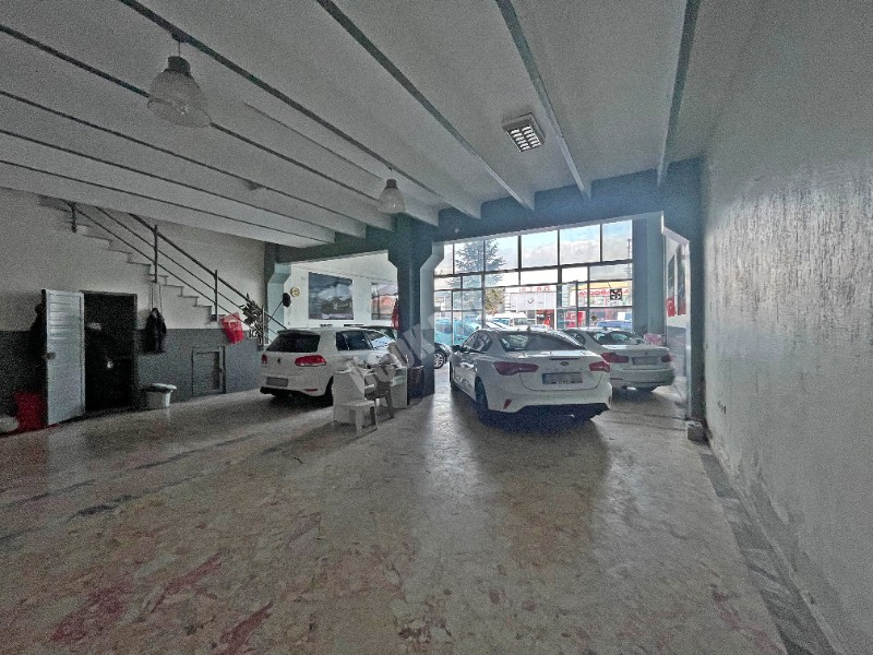 AFYON ÜÇOK EMLAKTAN GALERİCİLER SİTESİNDE SATILIK 200M² DÜKKAN