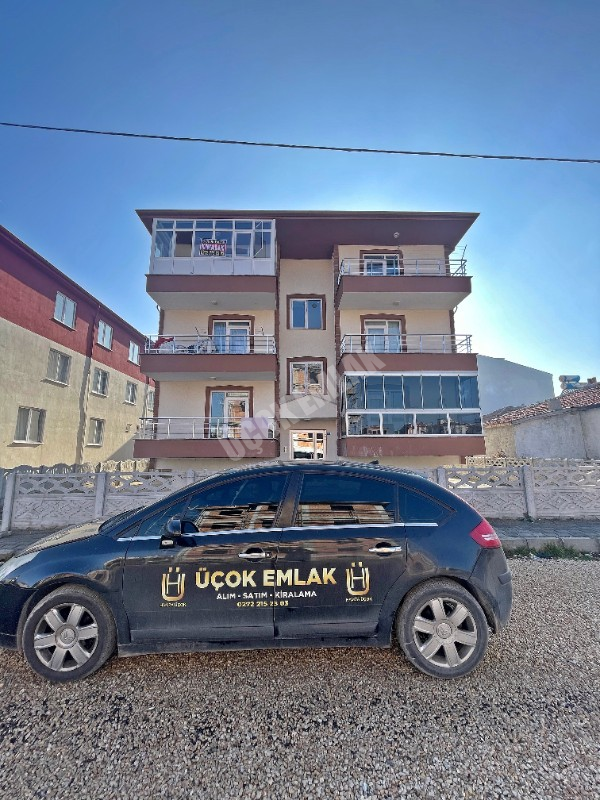 AFYON ÜÇOK EMLAKTAN MAREŞAL MAH. SATILIK SIFIR AYARINDA 2+1 DAİRE