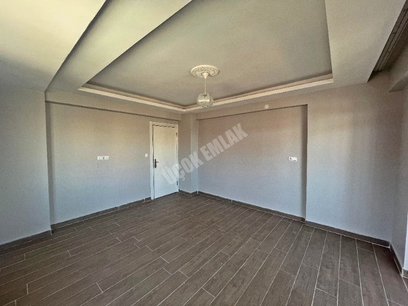 AFYON ÜÇOK EMLAKTAN MAREŞAL MAH. SATILIK SIFIR AYARINDA 2+1 DAİRE