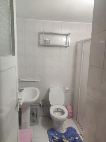 Antre Emlk'tan Kiralık Bozyaka Hastanesi Poliklinik Karşısı Cadde Üstü  Doğalgazlı 3+1 5. Kat Daire