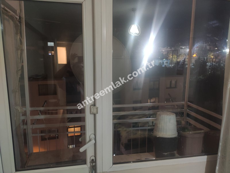 Antre Emlk'tan Kiralık Bozyaka Hastanesi Poliklinik Karşısı Cadde Üstü  Doğalgazlı 3+1 5. Kat Daire