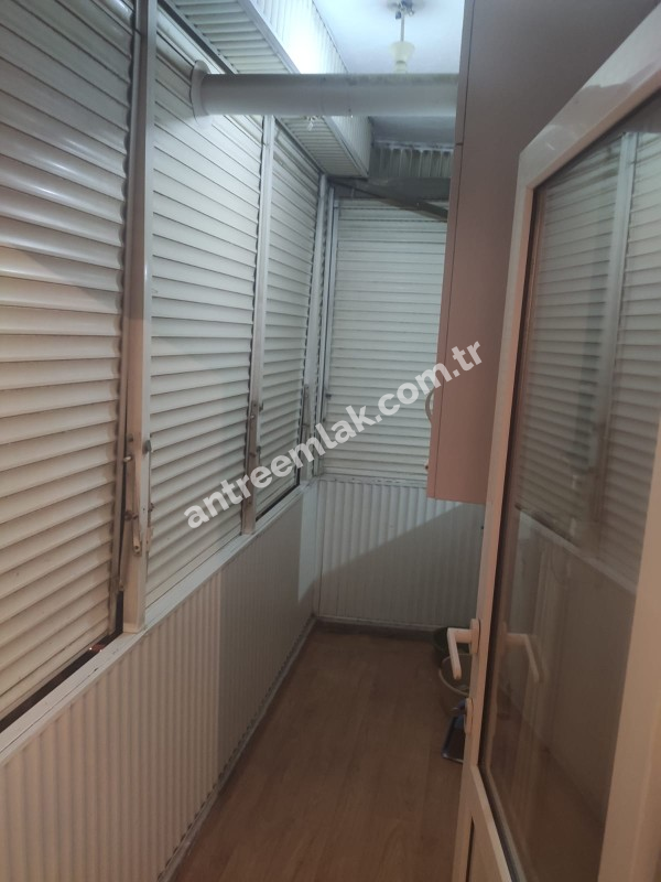 Antre Emlk'tan Kiralık Bozyaka Hastanesi Poliklinik Karşısı Cadde Üstü  Doğalgazlı 3+1 5. Kat Daire