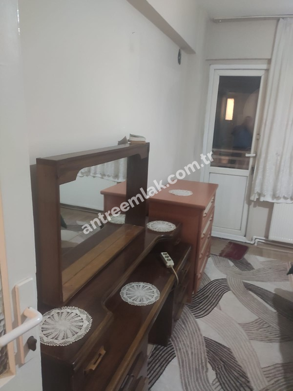 Antre Emlk'tan Kiralık Bozyaka Hastanesi Poliklinik Karşısı Cadde Üstü  Doğalgazlı 3+1 5. Kat Daire