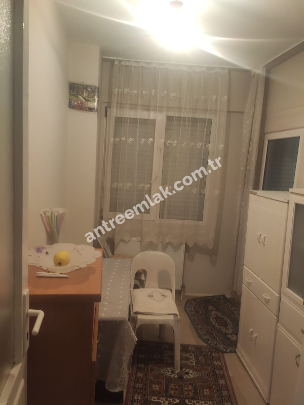 Antre Emlk'tan Kiralık Bozyaka Hastanesi Poliklinik Karşısı Cadde Üstü  Doğalgazlı 3+1 5. Kat Daire