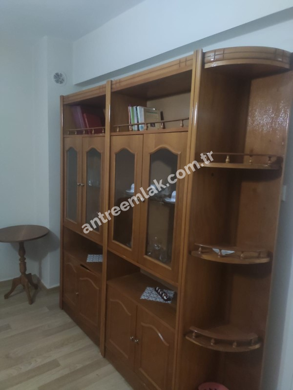 Antre Emlk'tan Kiralık Bozyaka Hastanesi Poliklinik Karşısı Cadde Üstü  Doğalgazlı 3+1 5. Kat Daire