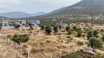 Didim  zümrüttepe de satılık köşebaşı 485m2 villa arsası 