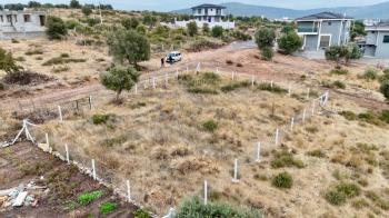 Didim  zümrüttepe de satılık köşebaşı 485m2 villa arsası 