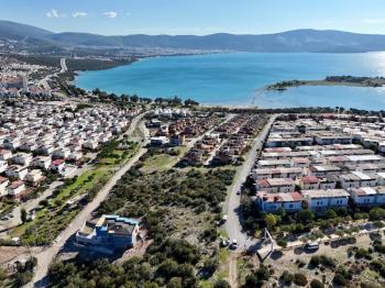 didim akbükte satılık emsalsiz  deniz manzarlı  köşe arsa