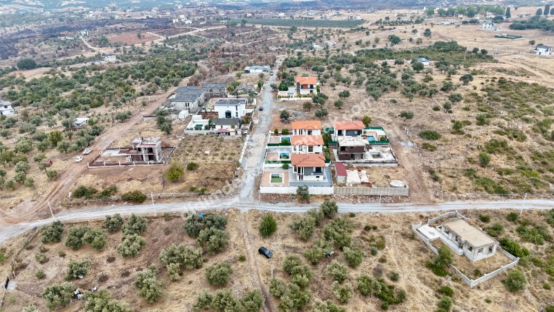 Didim  zümrüttepe de satılık köşebaşı 485m2 villa arsası 