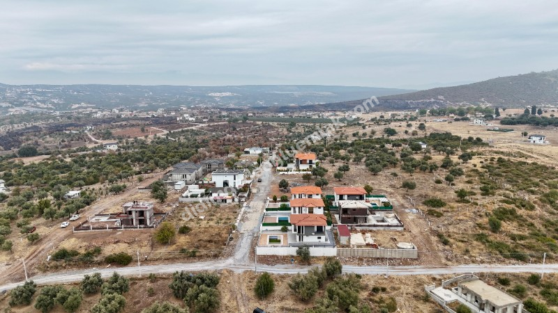 Didim  zümrüttepe de satılık köşebaşı 485m2 villa arsası 