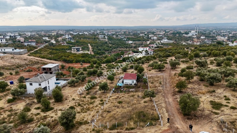Didim  zümrüttepe de satılık köşebaşı 485m2 villa arsası 