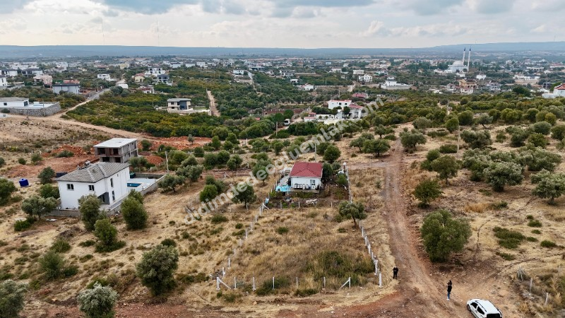 Didim  zümrüttepe de satılık köşebaşı 485m2 villa arsası 