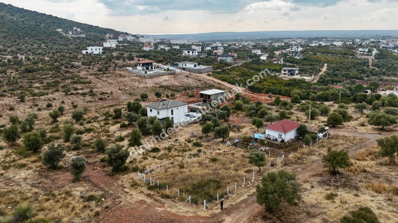 Didim  zümrüttepe de satılık köşebaşı 485m2 villa arsası 