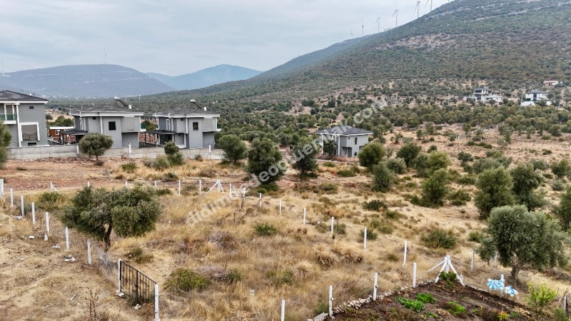 Didim  zümrüttepe de satılık köşebaşı 485m2 villa arsası 