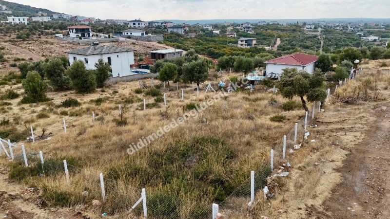 Didim  zümrüttepe de satılık köşebaşı 485m2 villa arsası 
