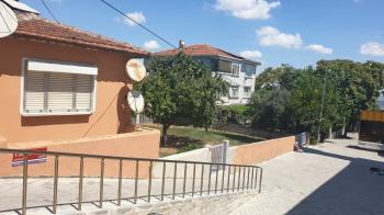 FİRUZKÖY HASAN ÖNEL CD. SATILIK 761 M2 BAHÇELİ EV