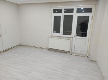 Boyalı laminat cift balkon teraslı 