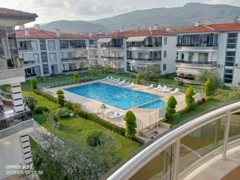 Havuzlu site içinde,denize 30mt kiralık