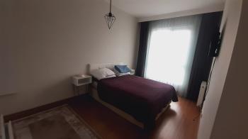 Göl Panorama Sitesinde Balkonlu Gömme Dolaplı Satılık 2+1