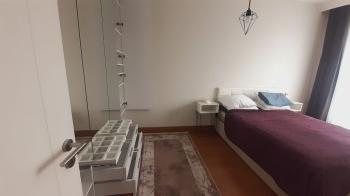 Göl Panorama Sitesinde Balkonlu Gömme Dolaplı Satılık 2+1