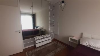 Göl Panorama Sitesinde Balkonlu Gömme Dolaplı Satılık 2+1