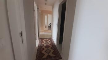 Göl Panorama Sitesinde Balkonlu Gömme Dolaplı Satılık 2+1