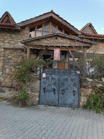 Sarılarda Bir Nadide Köşk
