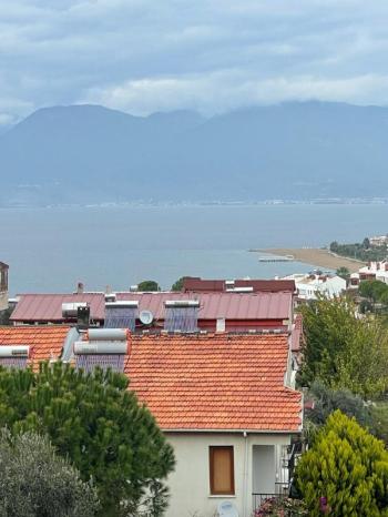 Burhaniye pelitköy sahilde satılık imarlı arsa