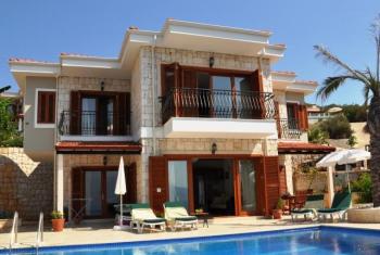 ANTALYA KAŞ DA KİRALIK HAVUZLU LUX VİLLA