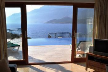 ANTALYA KAŞ DA KİRALIK HAVUZLU LUX VİLLA