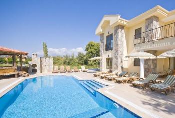 İZMİR ÇEŞME DE KİRALIK HAVUZLU LUX TATİL VİLLASI