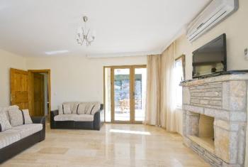 İZMİR ÇEŞME DE KİRALIK HAVUZLU LUX TATİL VİLLASI