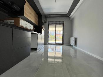 Burhaniye Öğretmenler Mahallesi 4 Banyolu 5+1 Satılık Villa