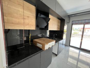 Burhaniye Öğretmenler Mahallesi 4 Banyolu 5+1 Satılık Villa