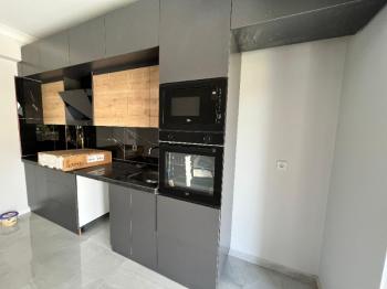 Burhaniye Öğretmenler Mahallesi 4 Banyolu 5+1 Satılık Villa