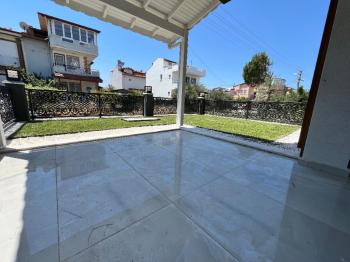 Burhaniye Öğretmenler Mahallesi 4 Banyolu 5+1 Satılık Villa