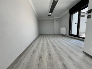 Burhaniye Öğretmenler Mahallesi 4 Banyolu 5+1 Satılık Villa