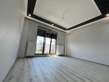 Burhaniye Öğretmenler Mahallesi 4 Banyolu 5+1 Satılık Villa