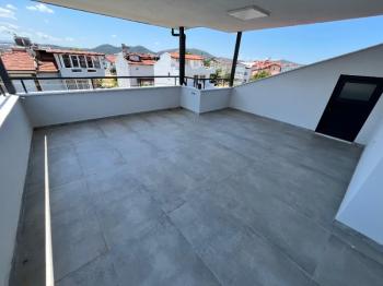 Burhaniye Öğretmenler Mahallesi 4 Banyolu 5+1 Satılık Villa