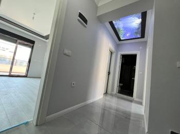 Burhaniye Öğretmenler Mahallesi 4 Banyolu 5+1 Satılık Villa