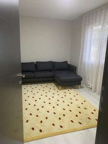 YAKAKÖYDE MANZARALI 1.111 m2 BAHÇEDE 140 M2 MÜSTAKİL EŞYALI EV