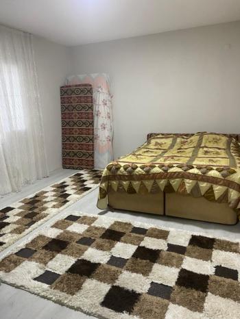 YAKAKÖYDE MANZARALI 1.111 m2 BAHÇEDE 140 M2 MÜSTAKİL EŞYALI EV